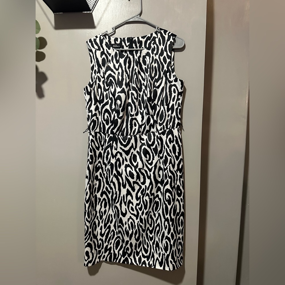 AGB DRESS black and white animal print like pattern womens size 14 zipper